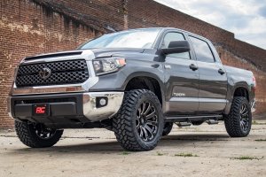 Toyota Tundra Coilover Suspension Kit - Rough Country - M1 Loaded Strut Pair | Monotube | 3.5in - '07-'21